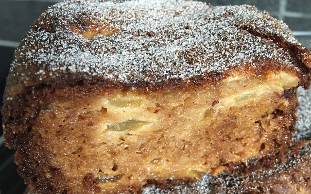 Bolo de maçã com farinha láctea