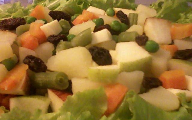 Salada de legumes com maçã