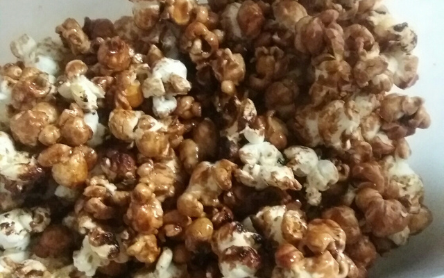 Pipoca de chocolate com menos ingredientes