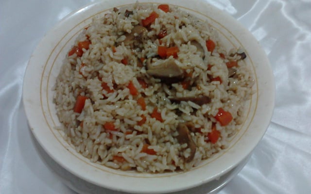 Arroz japonês com shiitake e verduras da vovó (sabor adocicado)