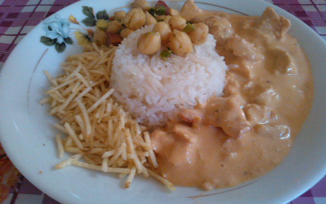 Estrogonofe de frango com requeijão