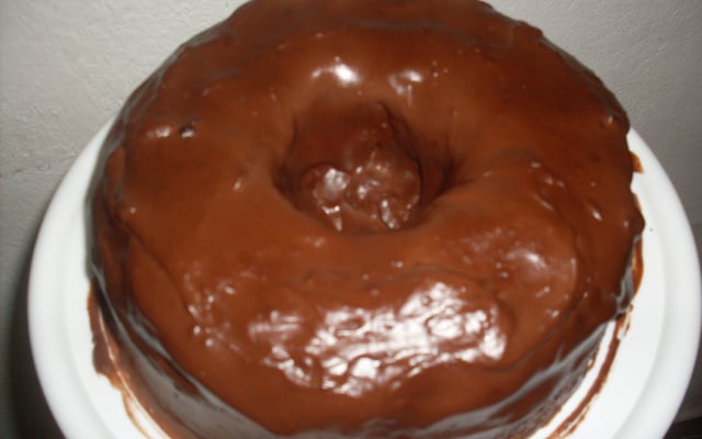 Bolo de milho com cobertura de chocolate
