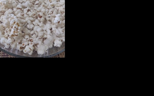 Pipoca de micro-ondas com milho comum