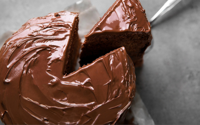 Bolo de chocolate simples e fofinho