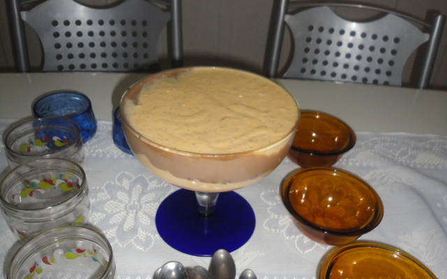 Mousse de maracujá com chocolate