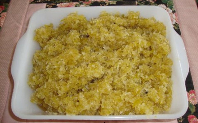 Tirinhas de casca de melancia com coco