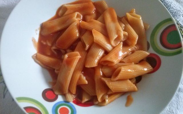 Macarrão rápido na panela de pressão