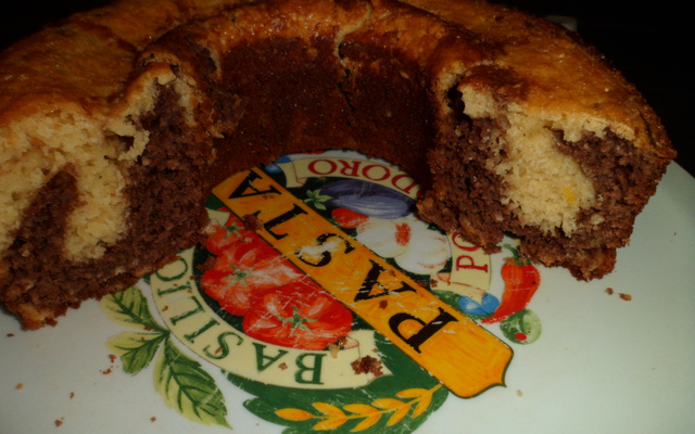 Bolo mesclado branco e preto