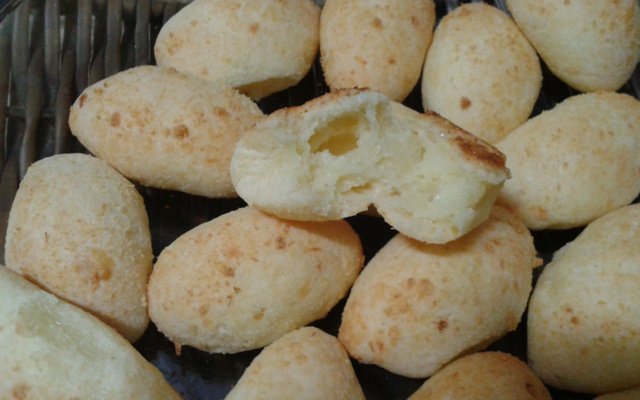 Pão de queijo empanado