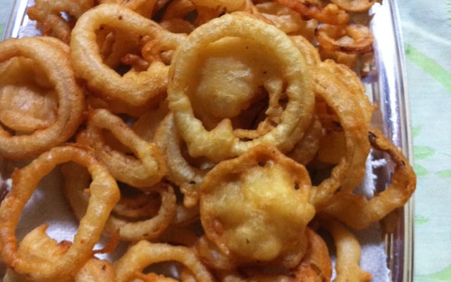 Anéis de cebola na cerveja