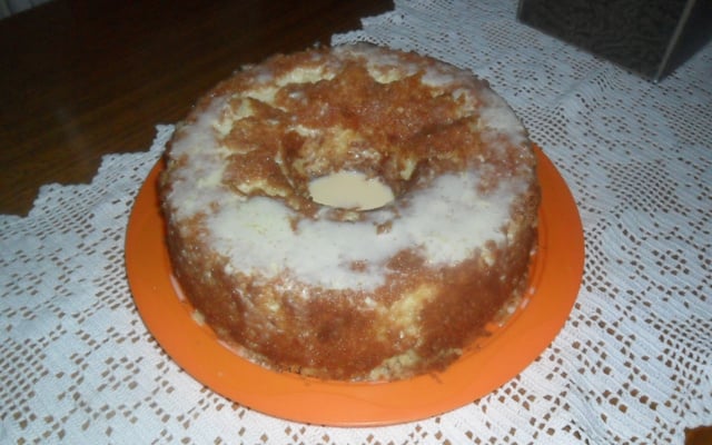 Bolo de laranja com calda de laranja e leite condensado