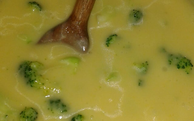 Sopa creme de milho com brócolis