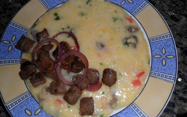 Xerém com carne de sol