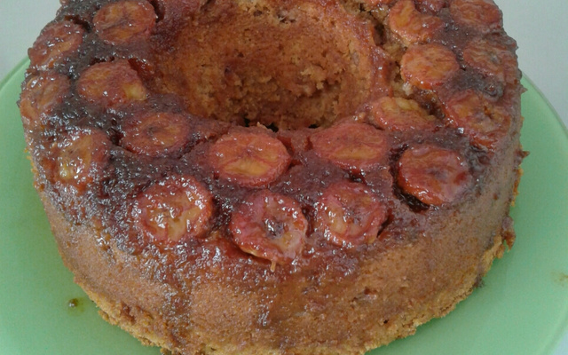 Bolo de banana caramelizada sensacional