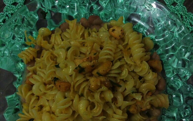 Macarrão alho e óleo com frango