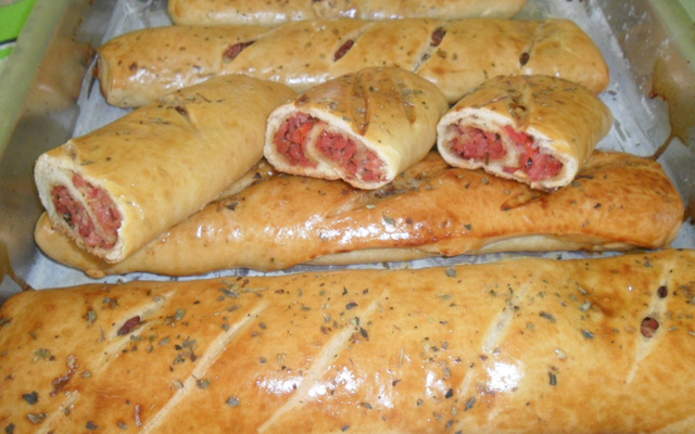 Enrolado de calabresa