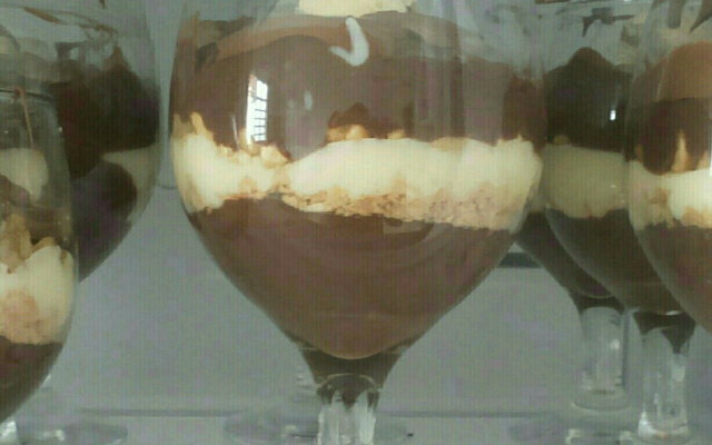 Ovo de páscoa na travessa