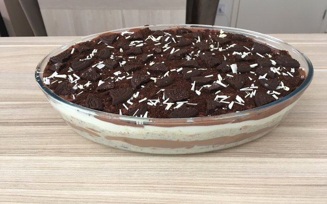 Pavê misto de chocolate com biscoito