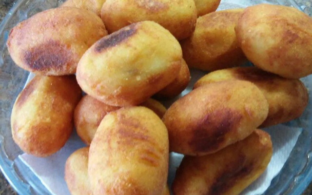Bolinho de batata com salsicha