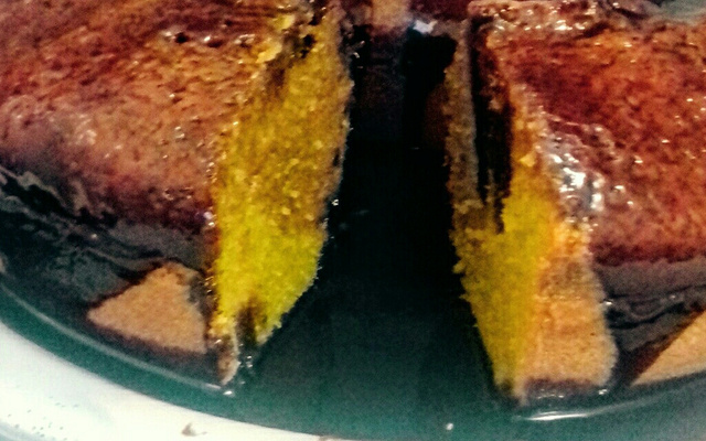 Bolo de cenoura mesclado com chocolate de liquidificador