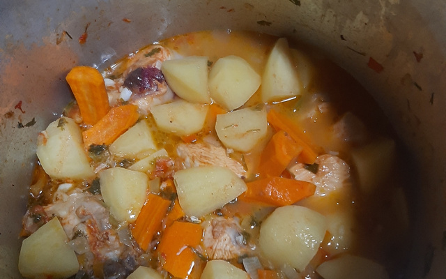 Frango cozido simples