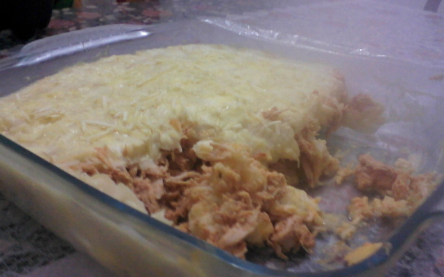 Escondidinho de mandioca com recheio de frango