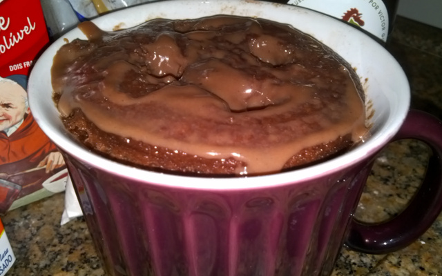 Bolo de chocolate de caneca