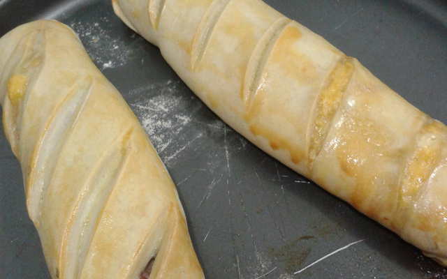 Pão semi folhado de presunto