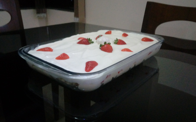 Torta de morangos com merengue