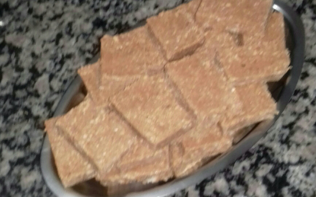 Paçoca de amendoim e bolacha de maizena