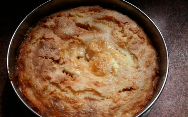 Bolo de cenoura com calda de chocolate que derrete na boca