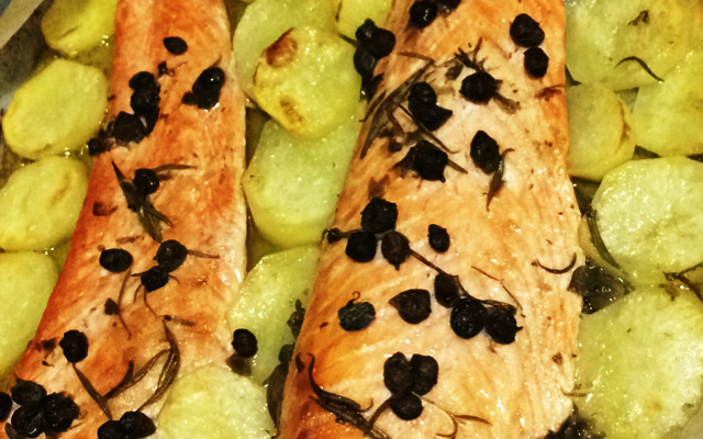 Salmão com alcaparras