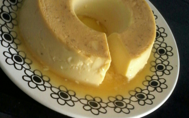 Pudim de maracujá com calda de caramelo