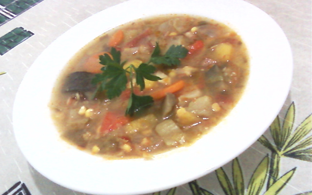 Sopa de legumes saborosa