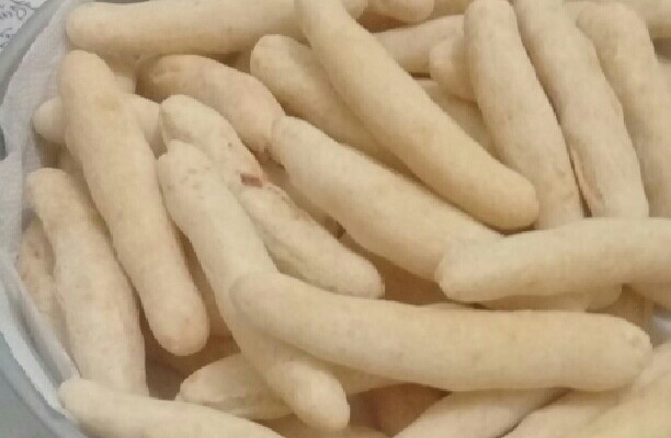 Biscoito de polvilho frito com queijo (não estoura ao fritar)