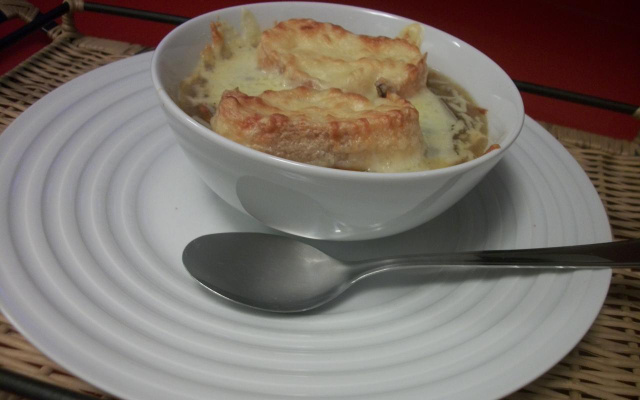 Sopa de cebola gratinada