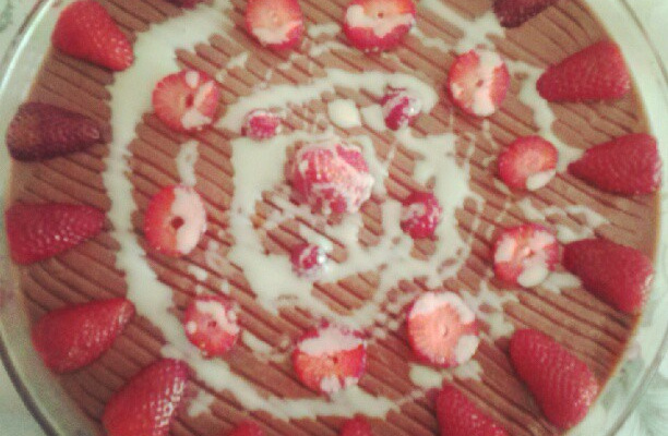 Torta mousse de morango trufada