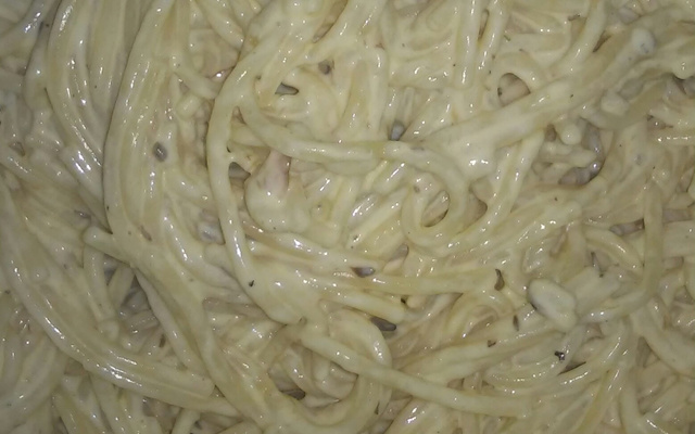 Macarrão ao molho branco com sardinha rápido
