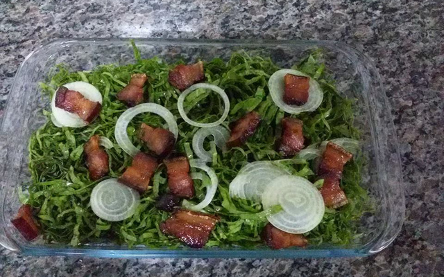 Salada de almeirão com bacon