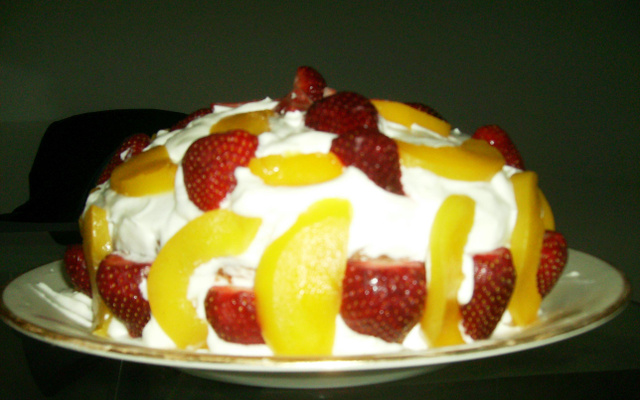 Bolo de chantilly com frutas