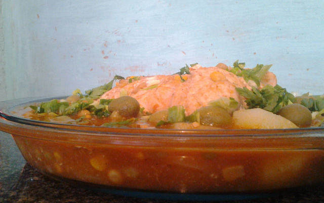 Filé de peito de frango, com batatas ao molho