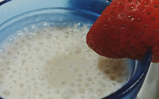 Smoothie de banana e morango com aveia