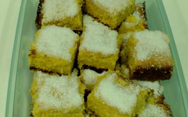 Bolo de fubá com coco