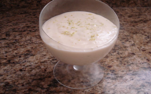 Mousse de limão saboroso