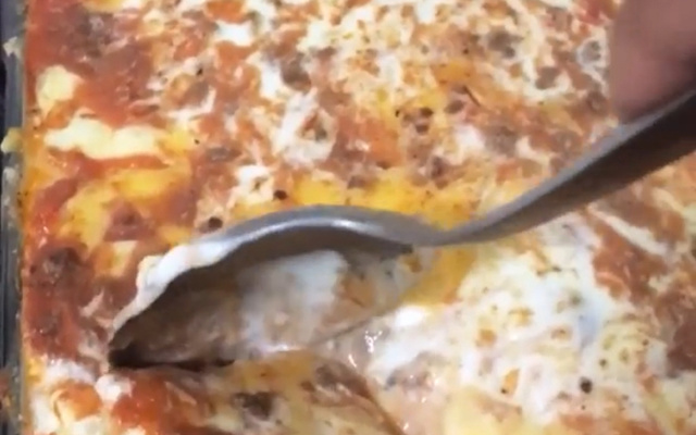 Lasanha à bolonhesa com molho branco