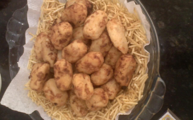 Bolinhos de purê de batata e atum