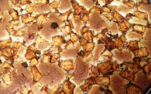 Bolo de maçã com casca