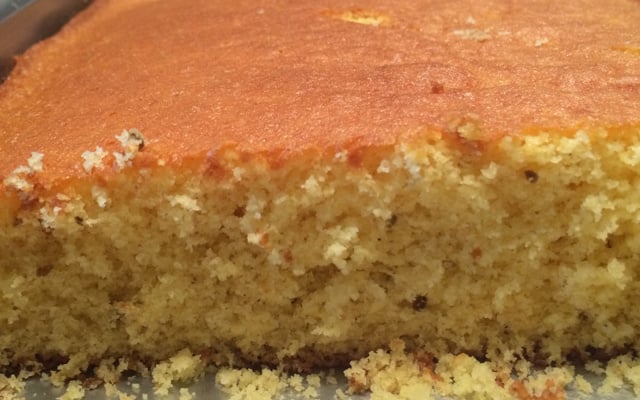 Bolo de fubá com erva-doce