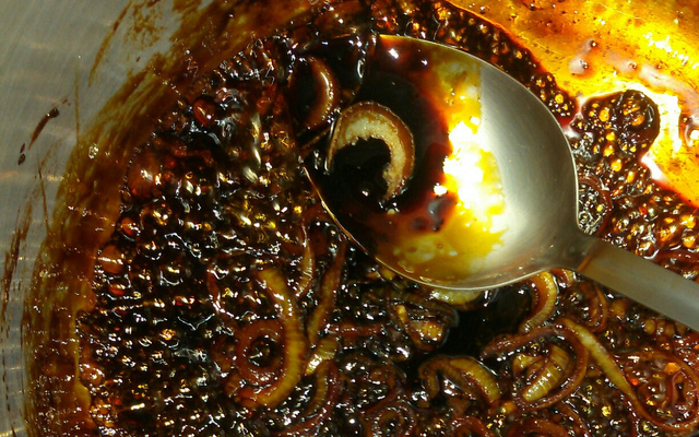 Frango com açúcar queimado