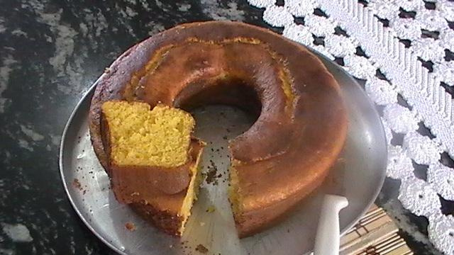 Bolo de milho sem açúcar com leite condensado